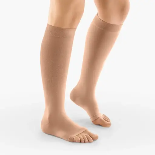 KNEE HIGH STOCKINGS